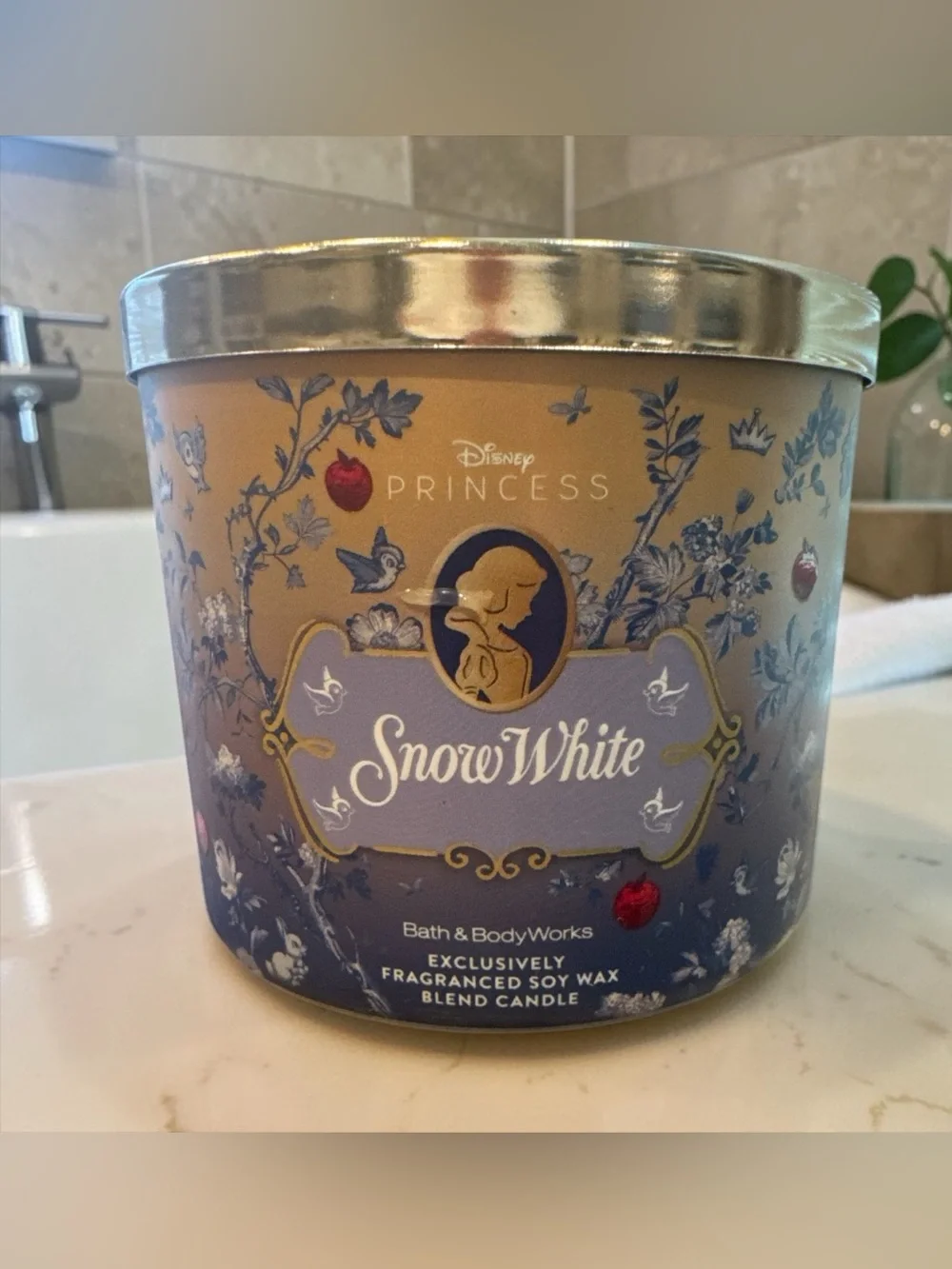 NWT Bath & Body Works Three Wick Snow White Princess Candle